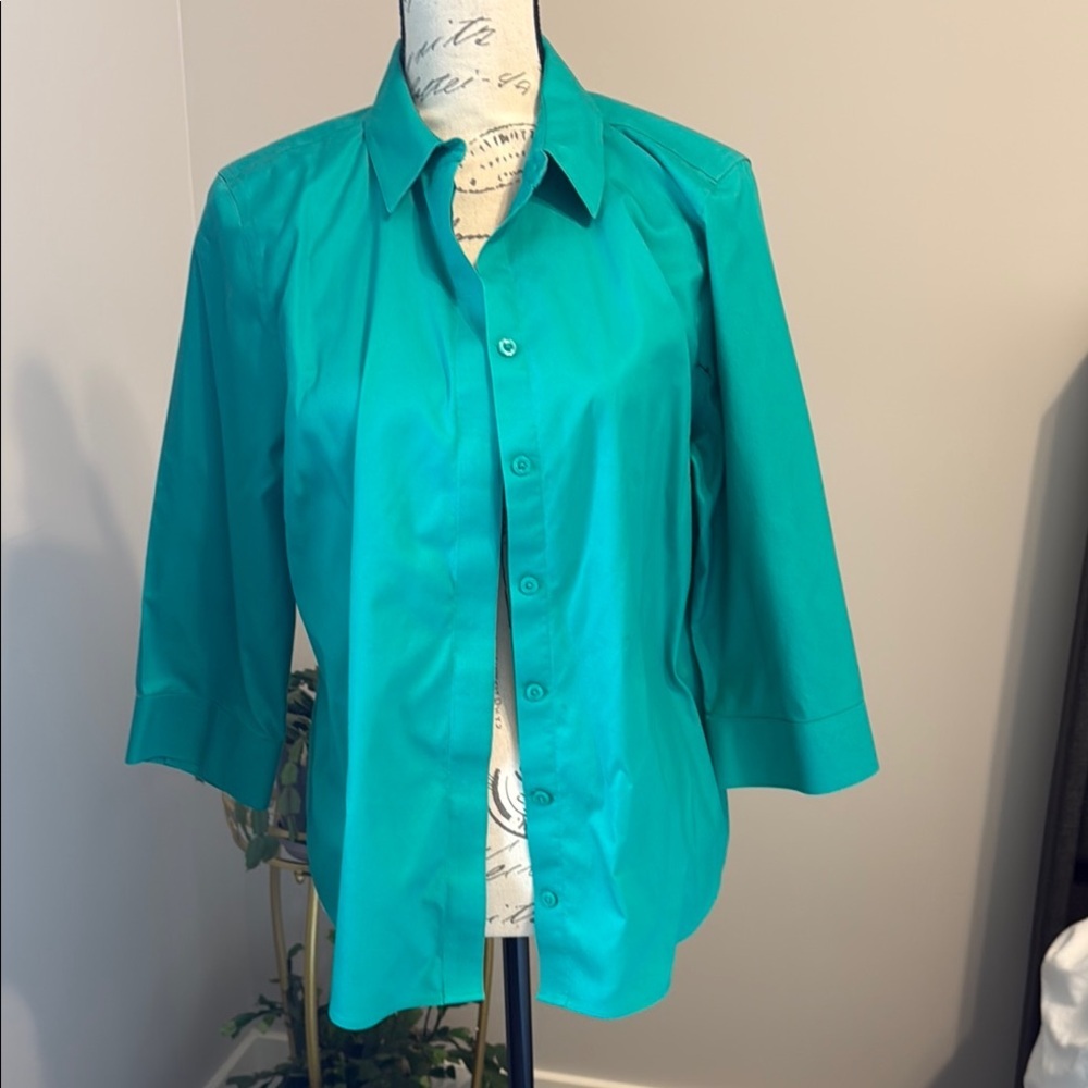 EUC Chico’s Women's Teal Button-Up Shirt - size 1​